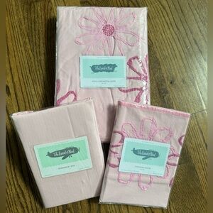 🌸 The Land of Nod Pink Floral Twin Duvet Cover Set – NWT (68″ × 88″, Cotton)